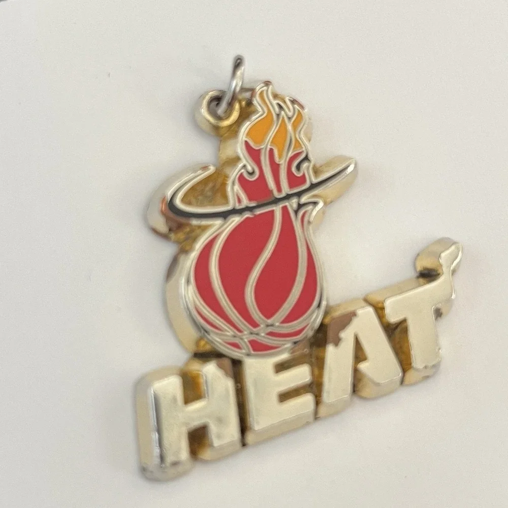 Miami Heat NBA Team Logo Medallion Keychain Keyring Aminco Gold Tone Charm Gift
